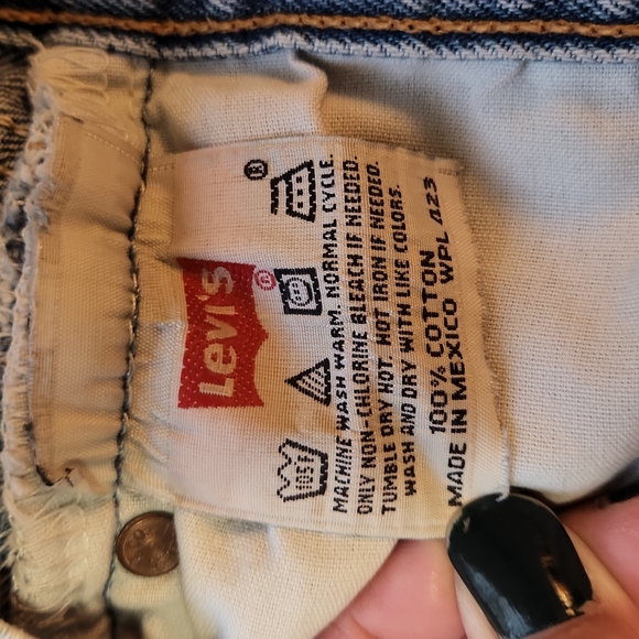 Vintage Distressed Levi's Shorts - Picture 4 of 5